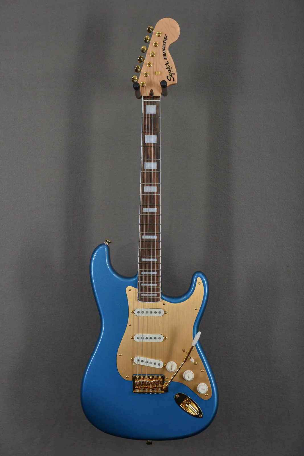 40th Anniversary Stratocaster Gold Edition - Lake Placid Blue - Image 3