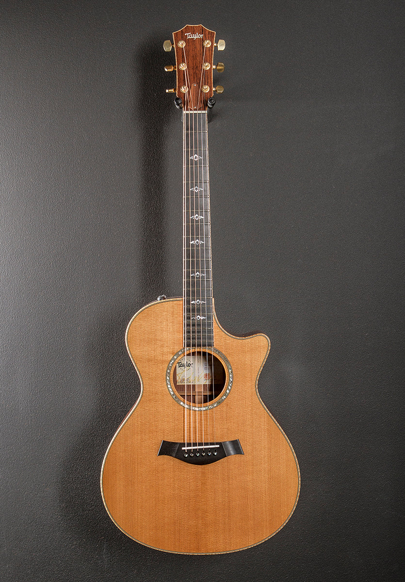 USED 812CE '11 - Image 3