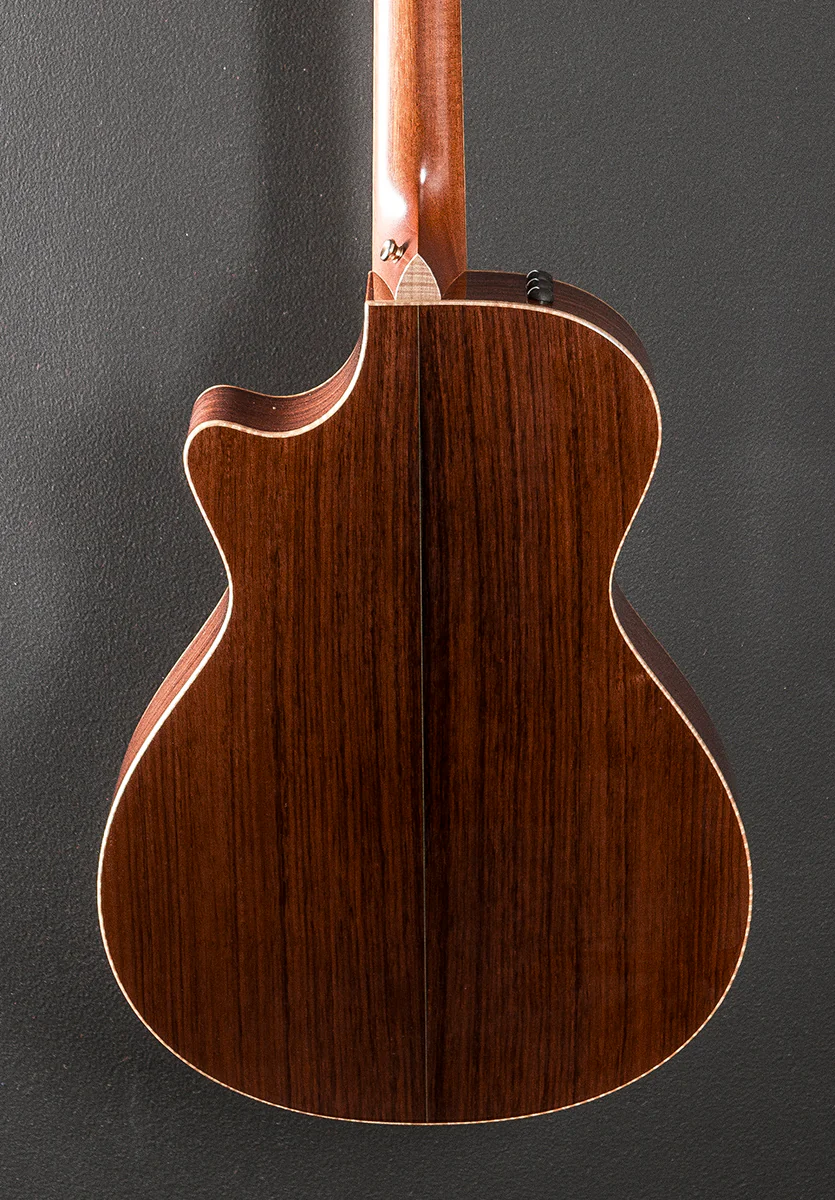 USED 812CE '11 - Image 4