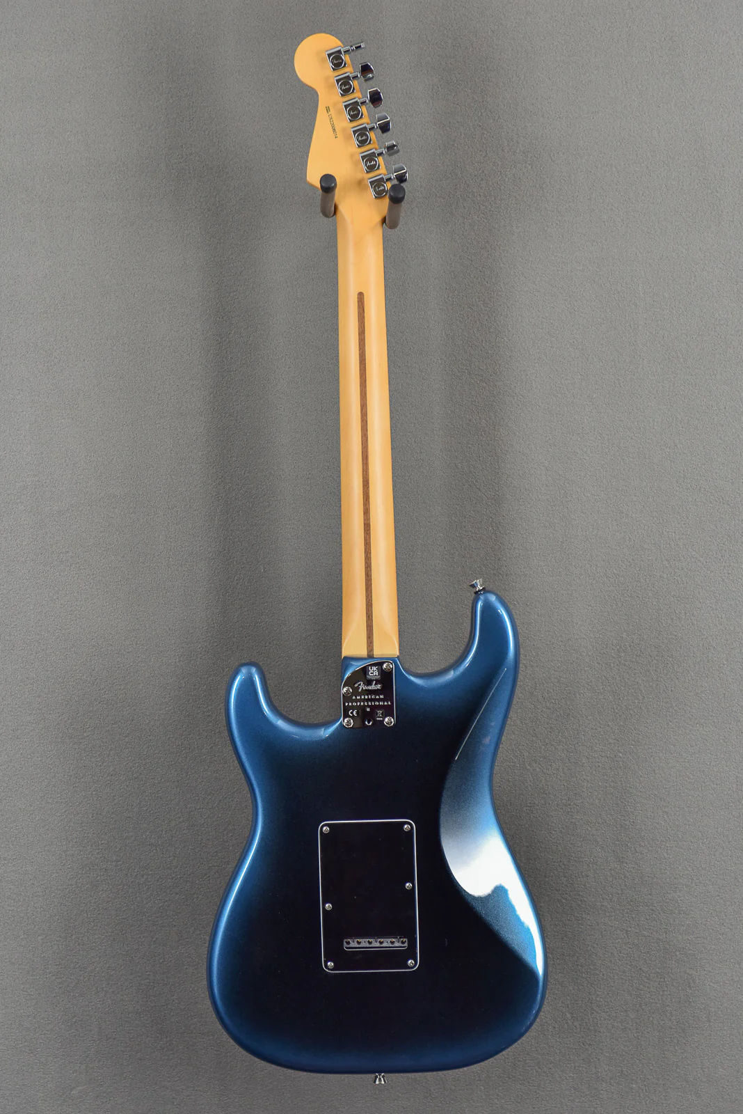 American Professional II Stratocaster – Dark Night w/Rosewood - Image 4