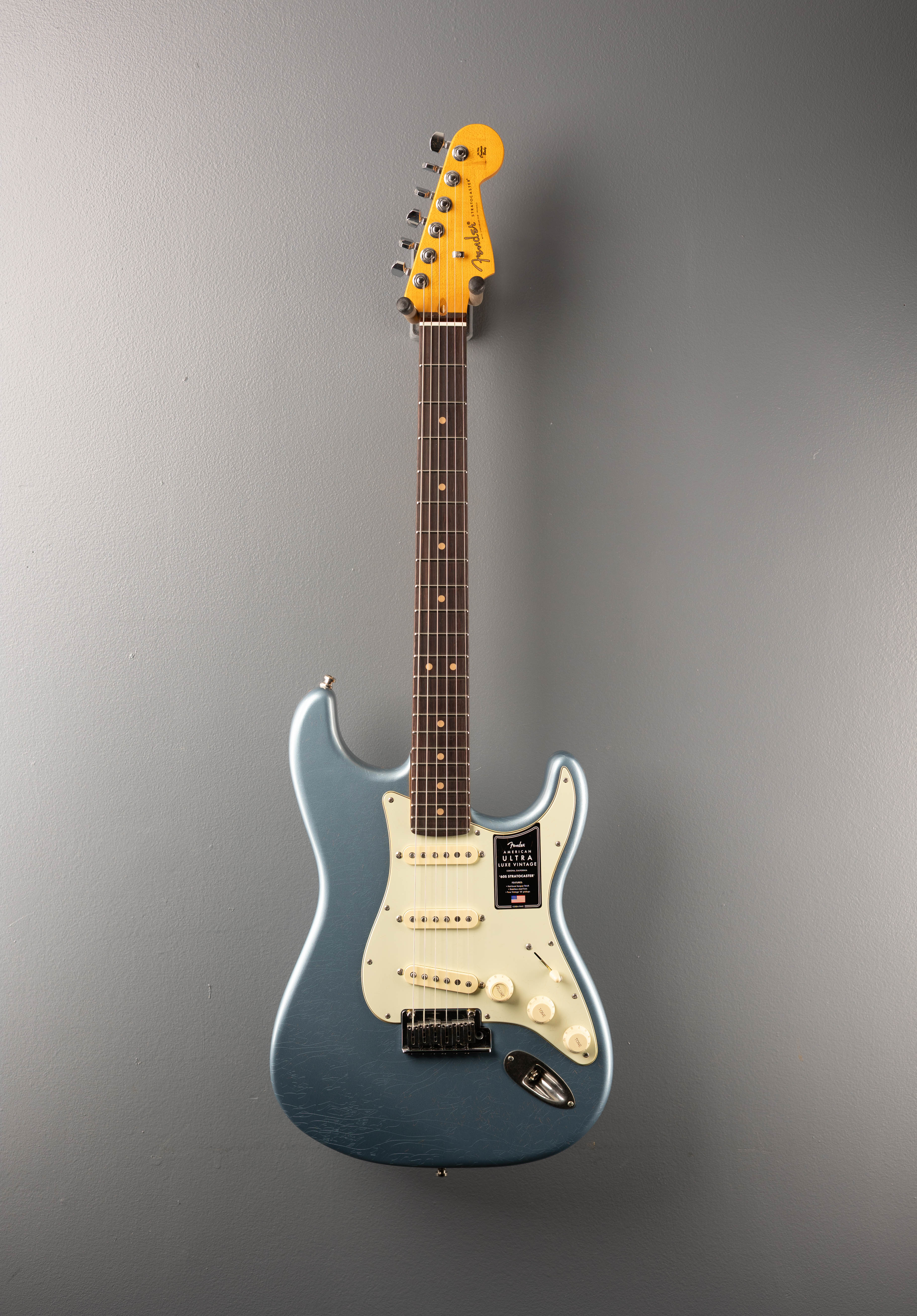 American Ultra Luxe Vintage '60s Stratocaster - Ice Blue Metallic - Image 3