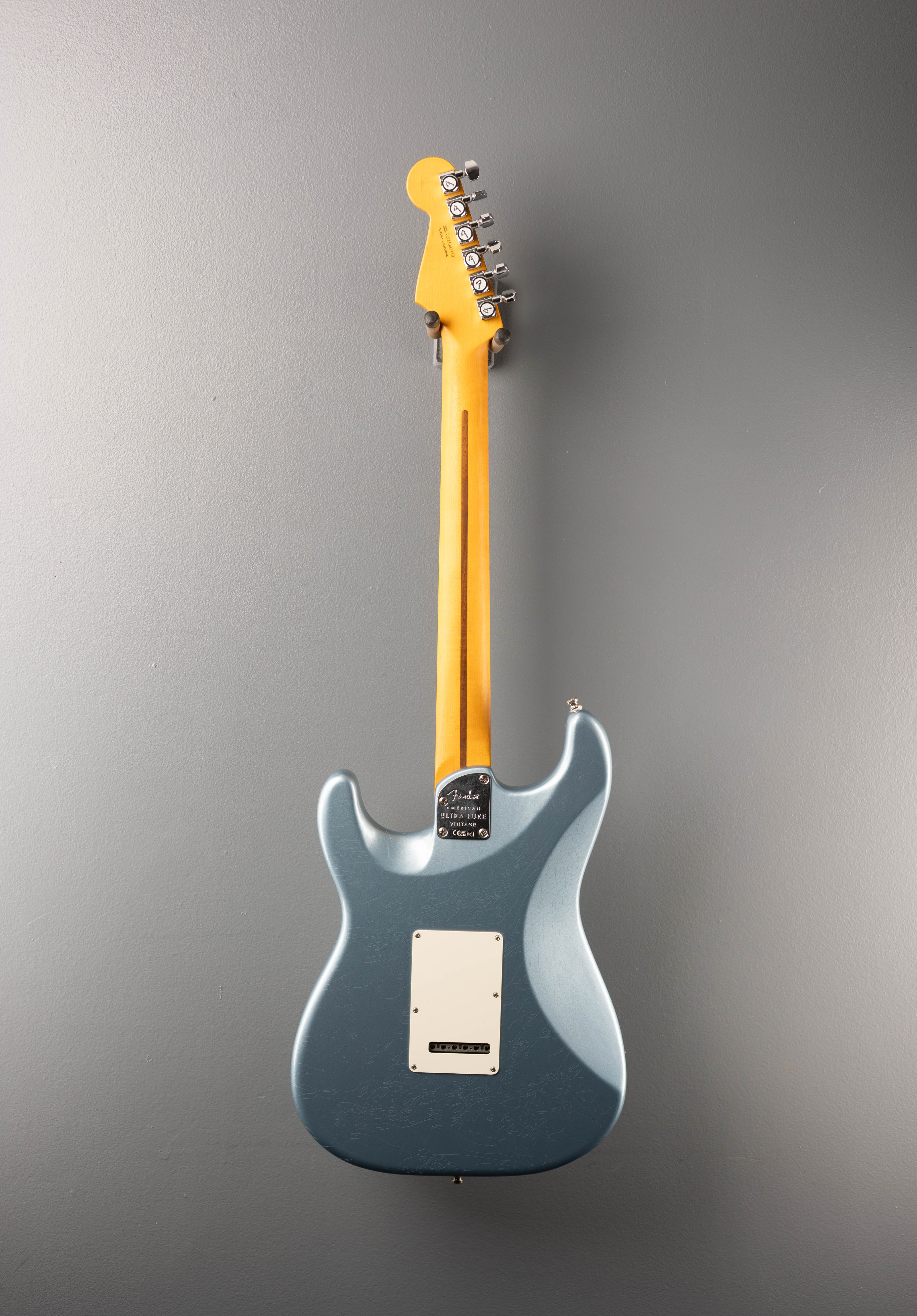 American Ultra Luxe Vintage '60s Stratocaster - Ice Blue Metallic - Image 5