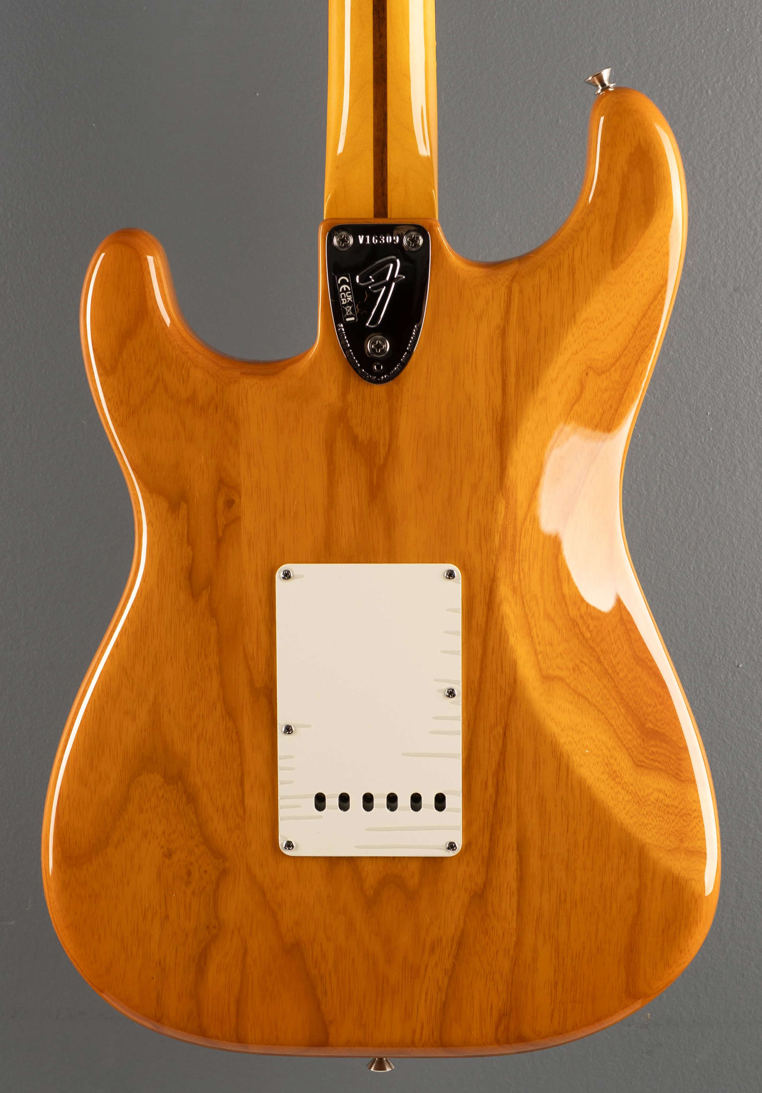 American Vintage II 1973 Stratocaster - Aged Natural w/Rosewood - Image 4
