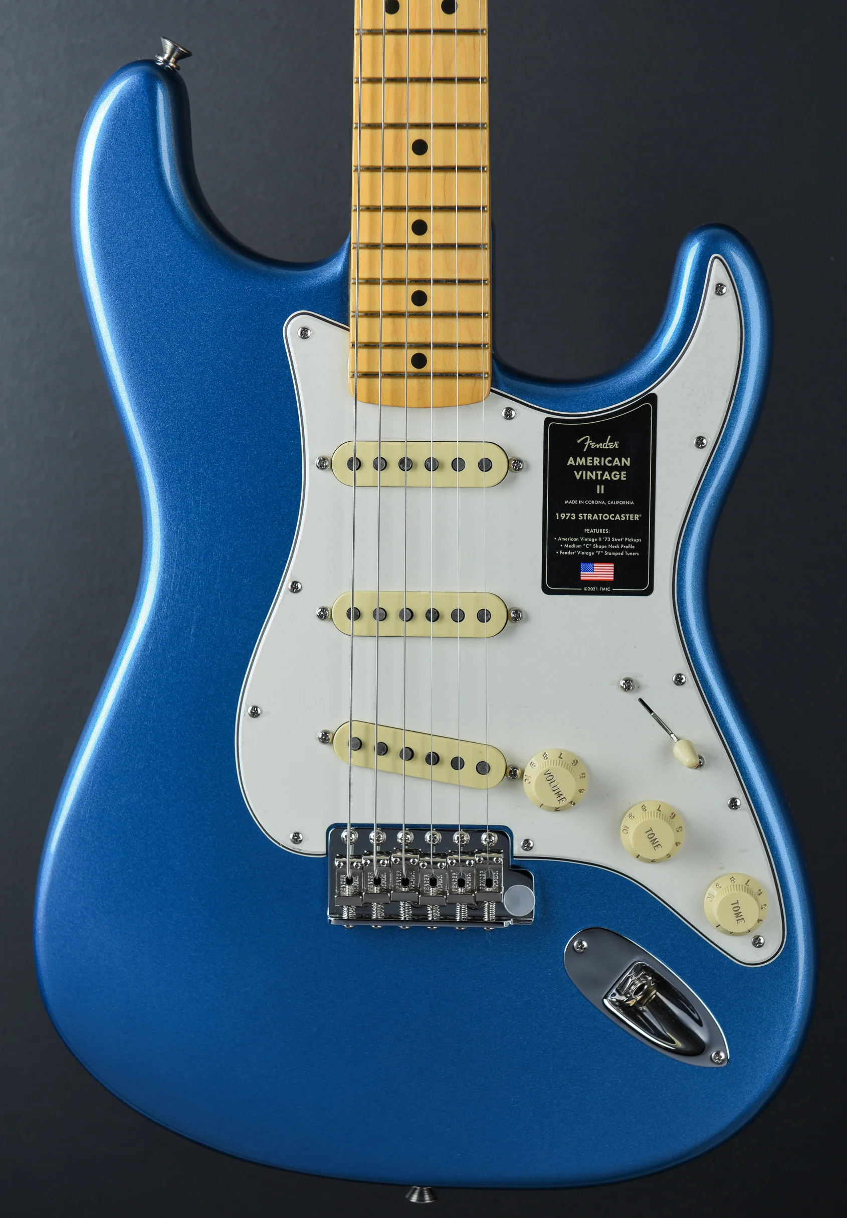 American Vintage II 1973 Stratocaster - Lake Placid Blue w/Maple - Image 2