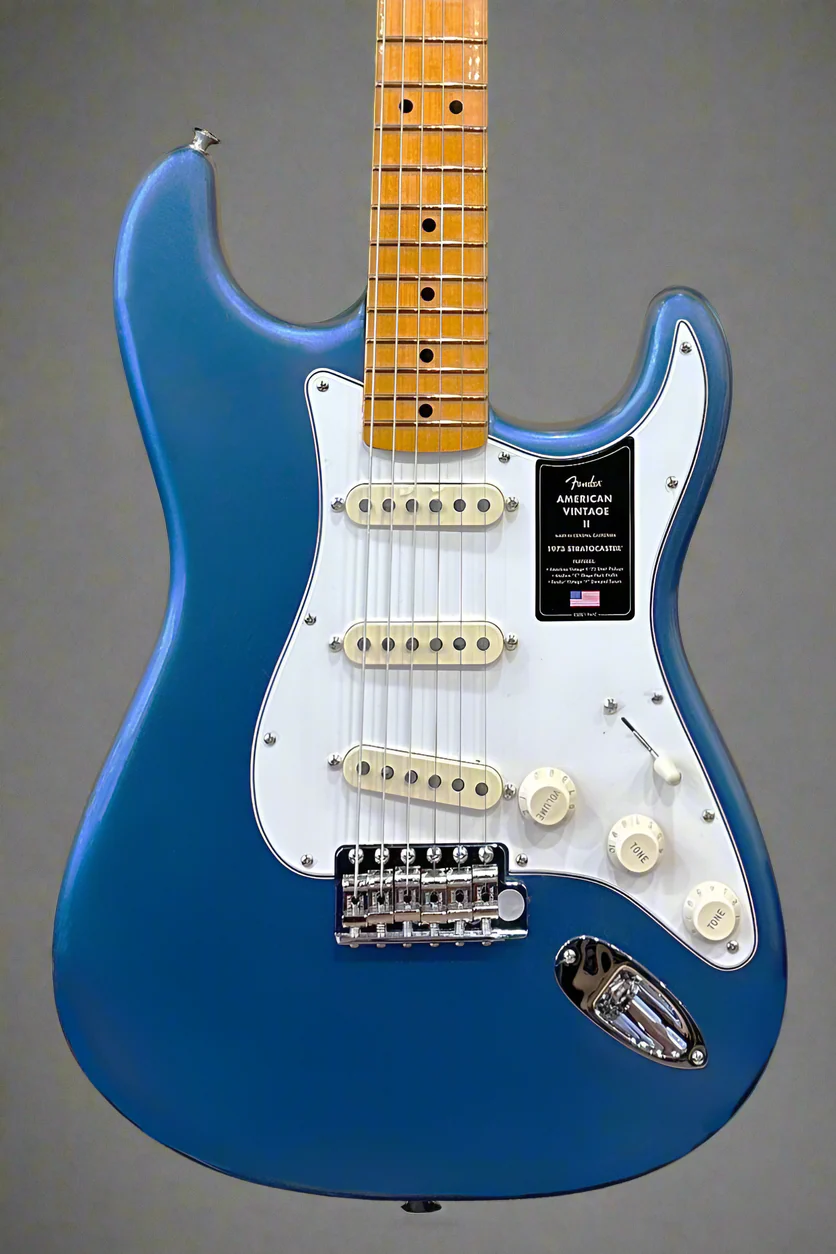 American Vintage II 1973 Stratocaster - Lake Placid Blue w/Maple - Image 2