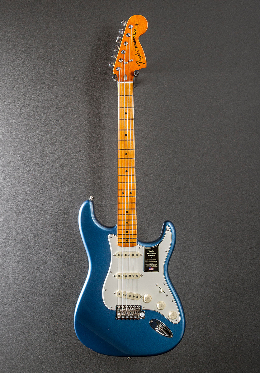 American Vintage II 1973 Stratocaster - Lake Placid Blue w/Maple - Image 3