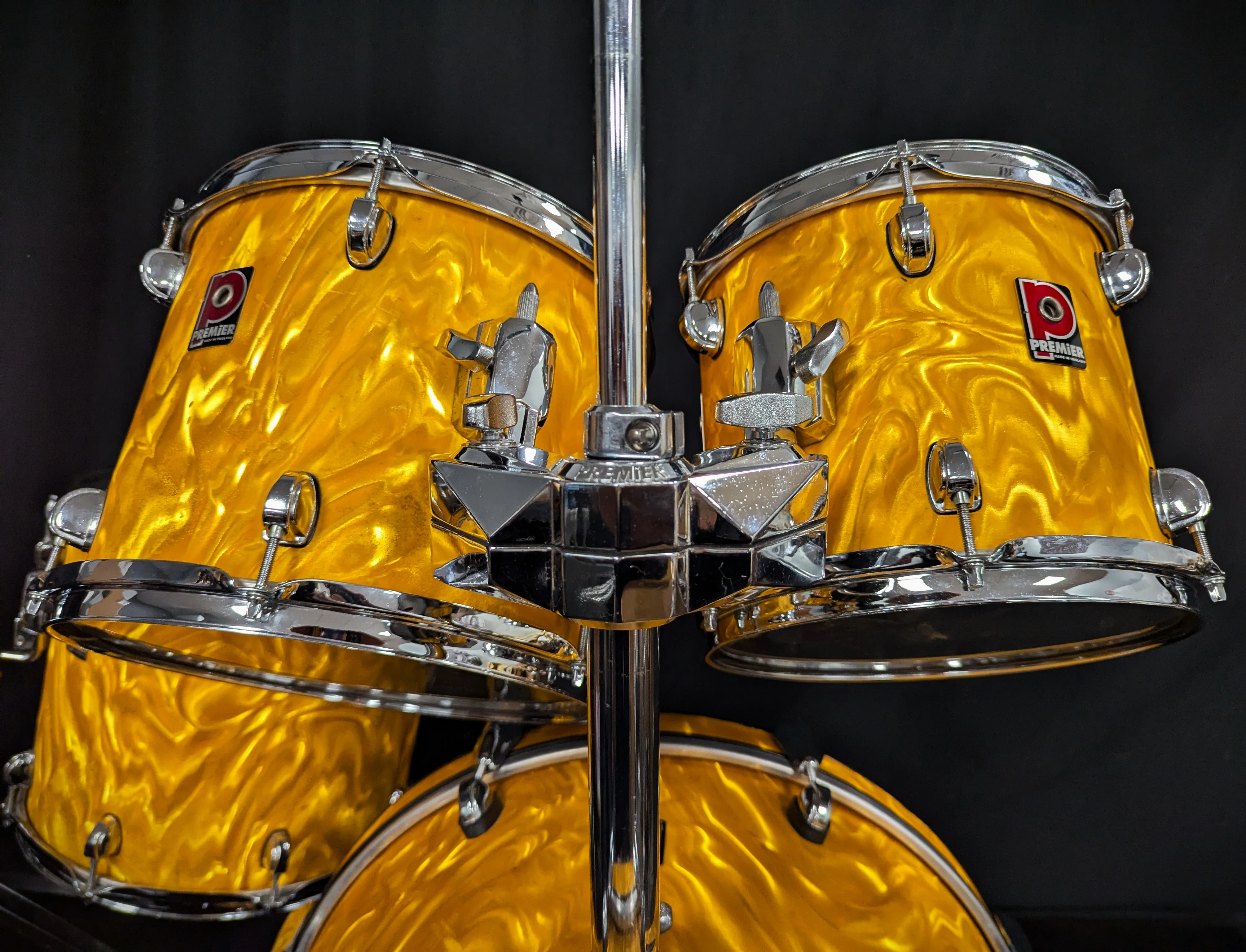APK Yellow Satin Flame 4-Piece Shell Pack with Cymbal/Tom Stand - Image 4