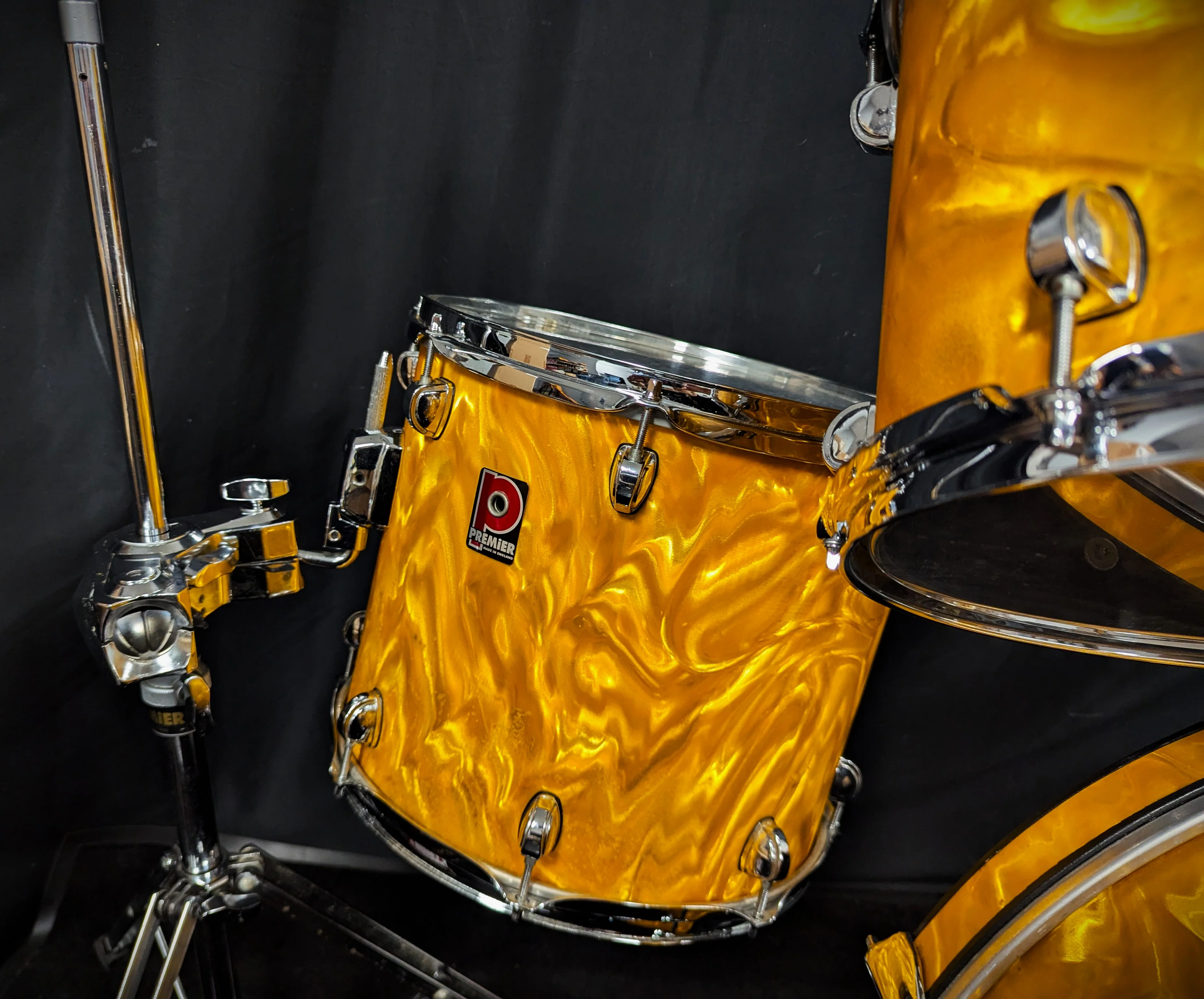 APK Yellow Satin Flame 4-Piece Shell Pack with Cymbal/Tom Stand - Image 7