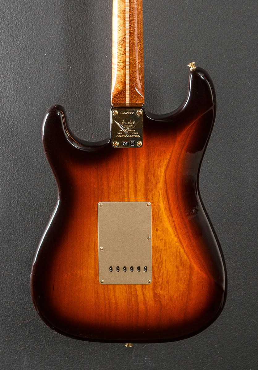 Limited Edition 70th Anniversary 1954 Deluxe Closet Classic Strat - Image 4