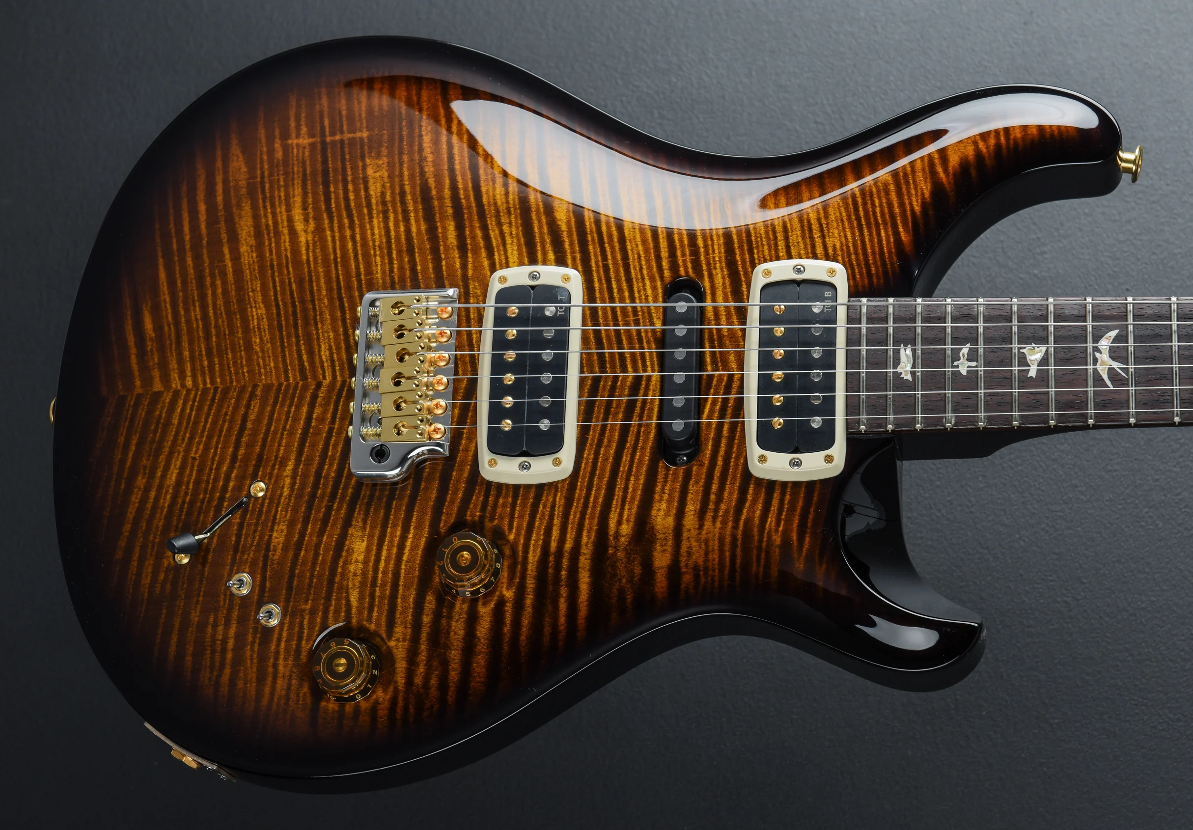 Modern Eagle V 10 Top - Black Gold Wraparound Burst
