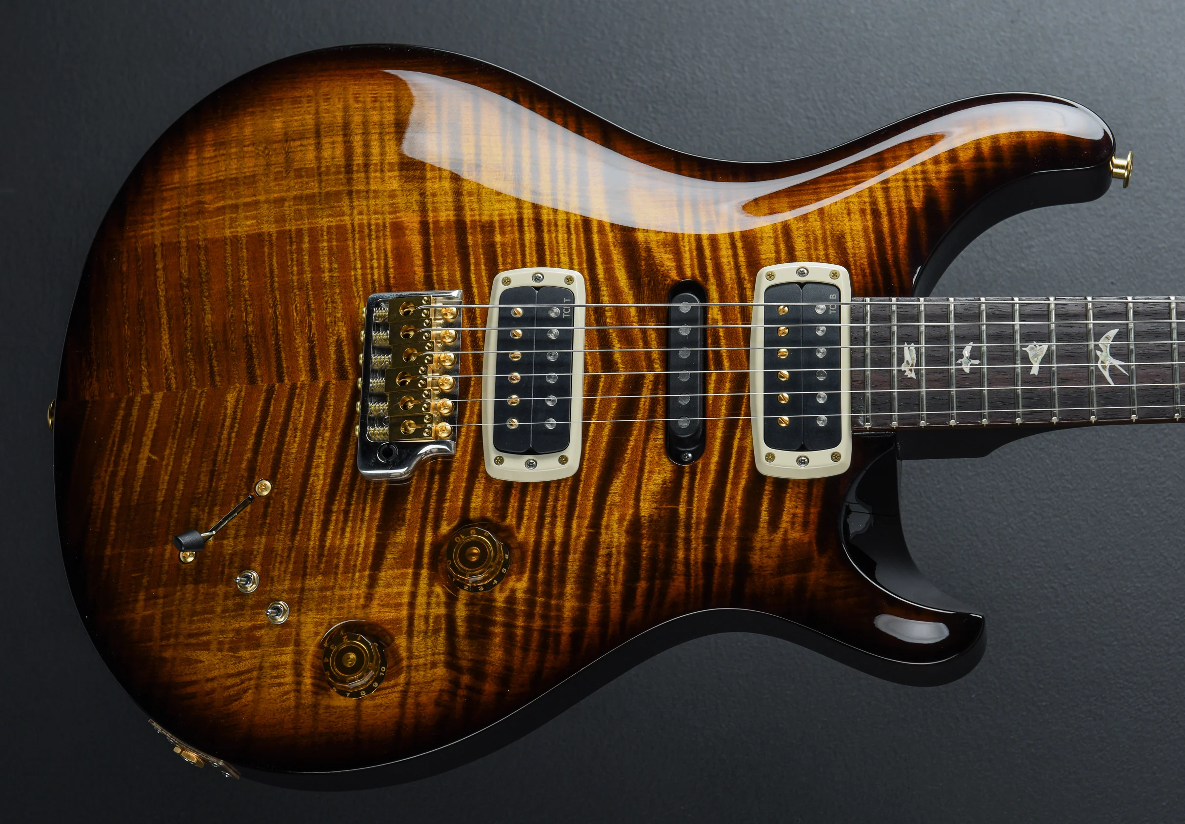 Modern Eagle V 10 Top - Black Gold Wraparound Burst
