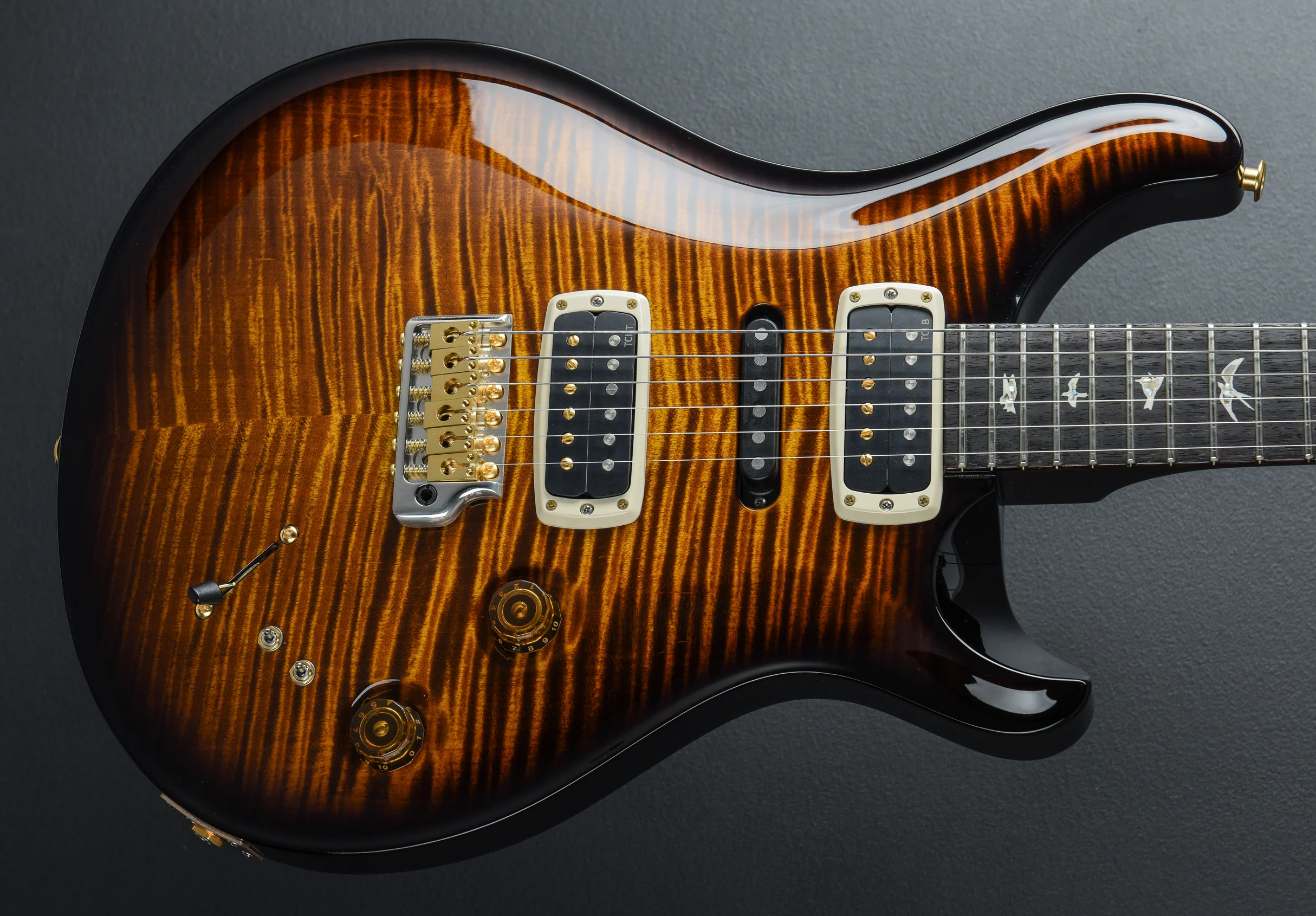 Modern Eagle V 10 Top - Black Gold Wraparound Burst