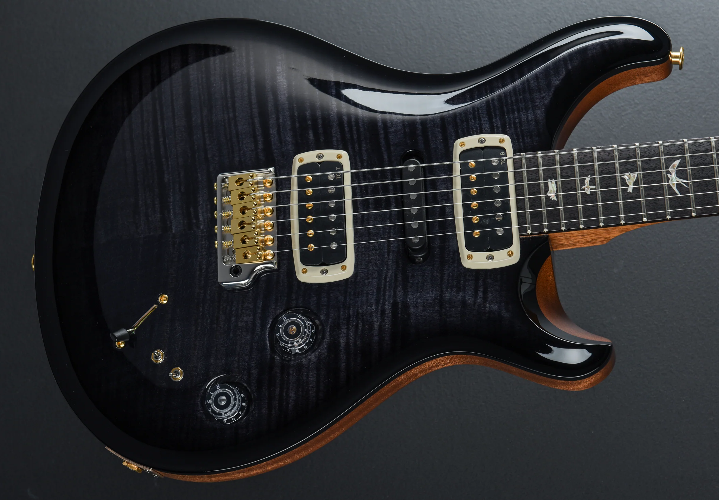 Modern Eagle V 10 Top - Charcoal