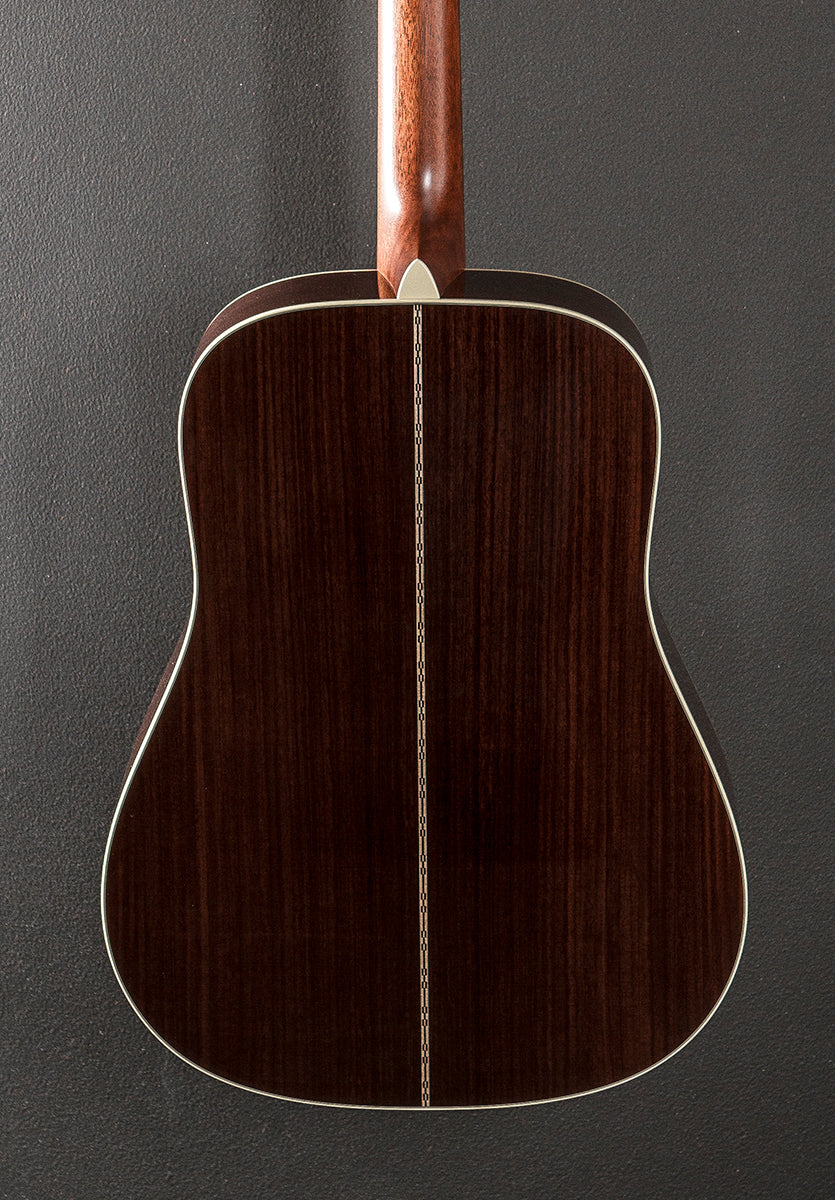 New for 2025 D-28 - Gloss 1935 Sunburst - Image 4