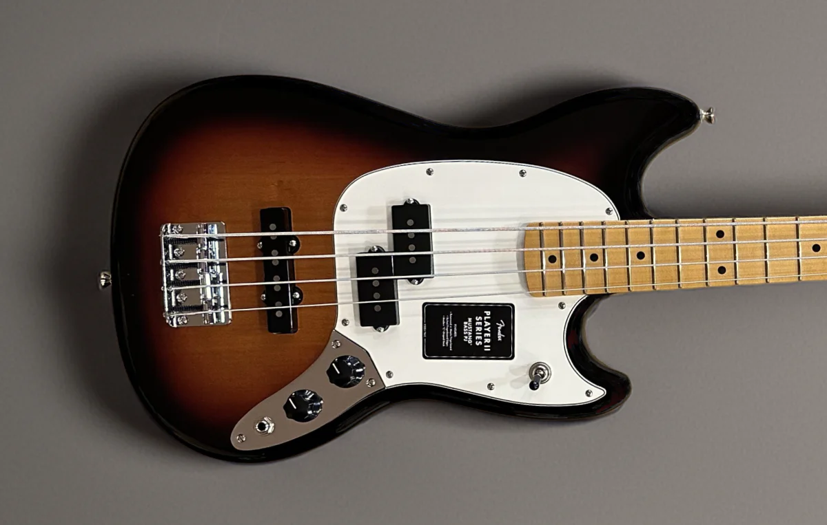 Player II Mustang Bass PJ - 3 Color Sunburst w/Maple