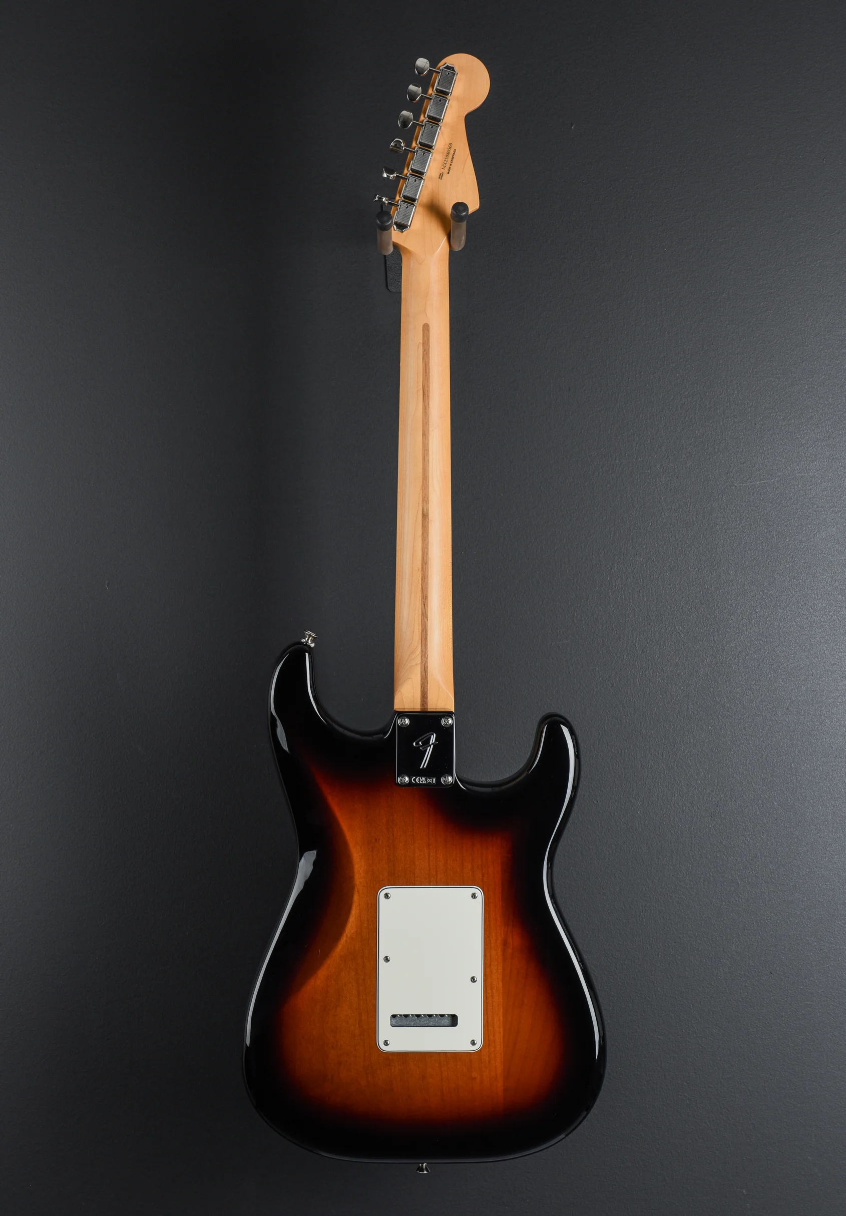 Player II Stratocaster Left Hand - 3-Color Sunburst W/Rosewood - Image 5