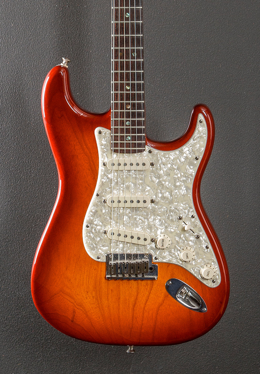 Used American Deluxe Strat '05 - Image 2