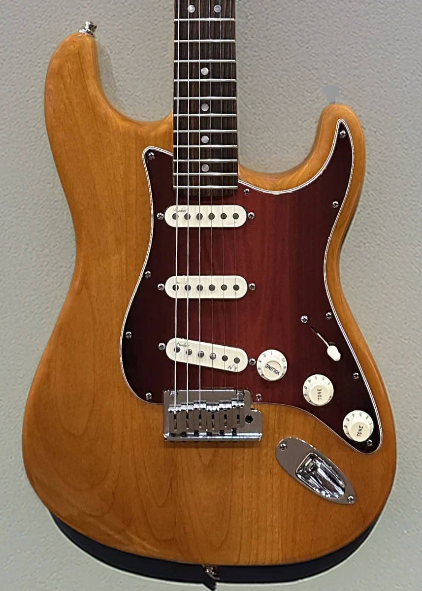 Used American Deluxe Stratocaster '10 - Image 2