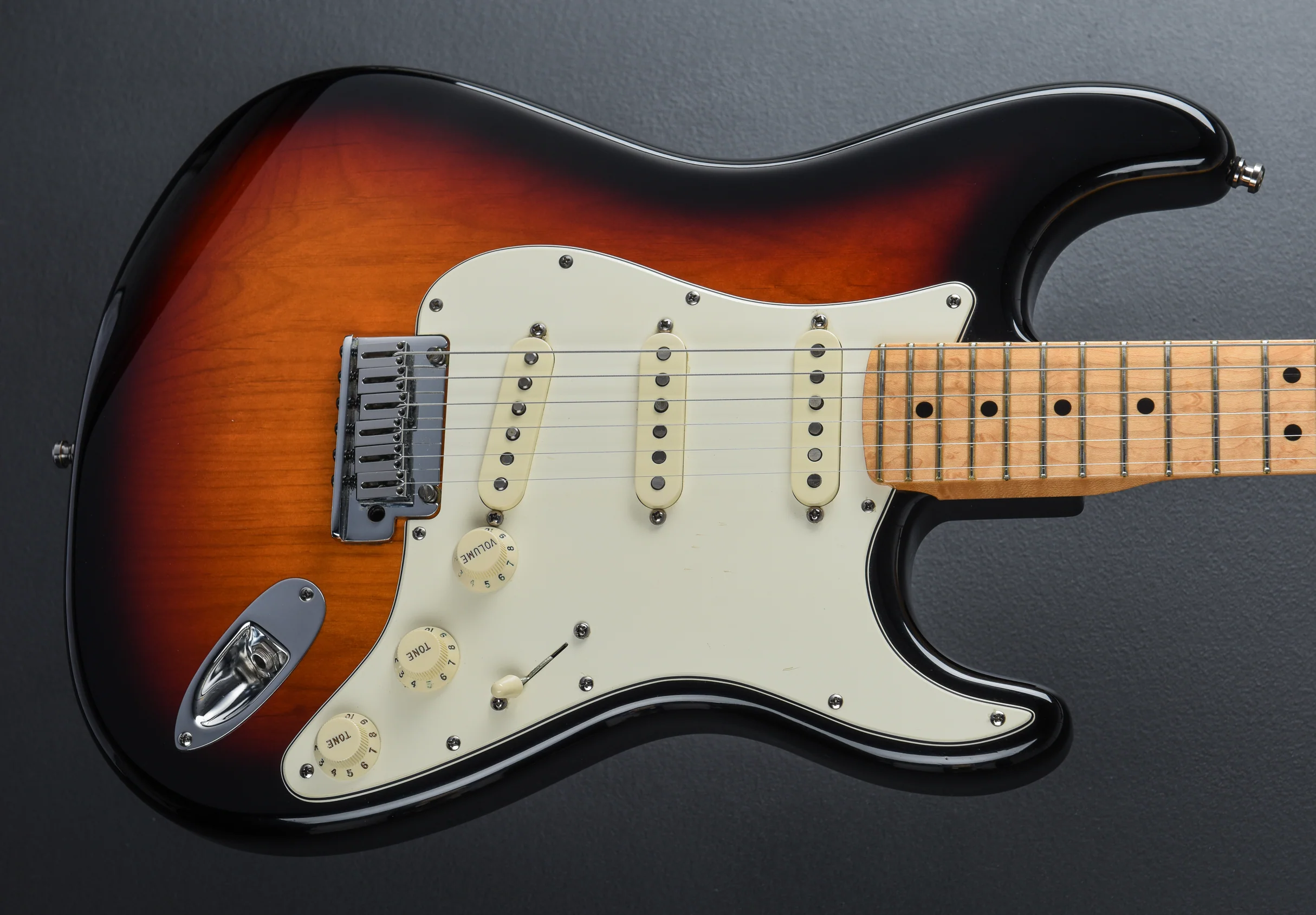 USED Custom Classic Stratocaster "V" Neck - 3-Color Sunburst '08