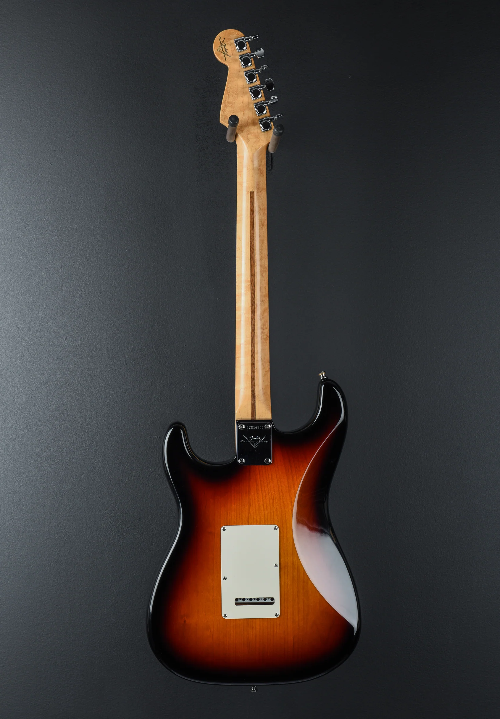 USED Custom Classic Stratocaster "V" Neck - 3-Color Sunburst '08 - Image 5