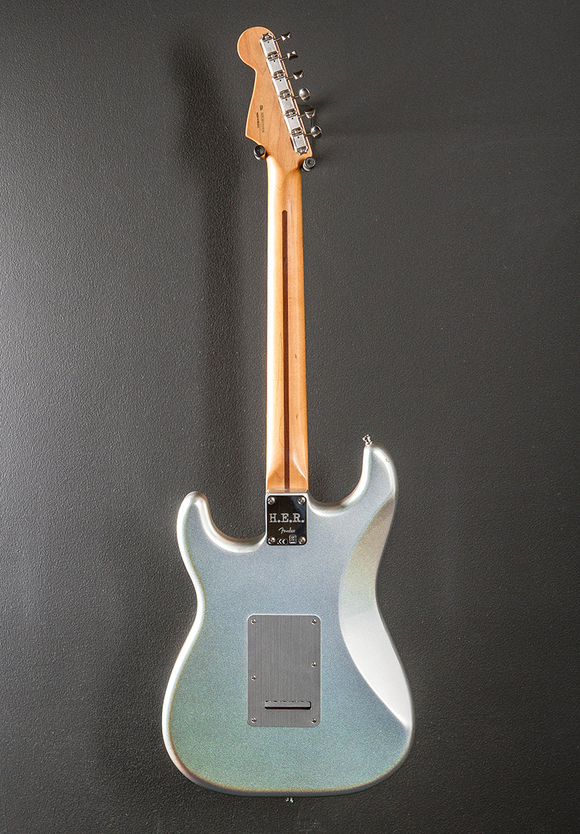 Used H.E.R. Strat '20 - Image 5