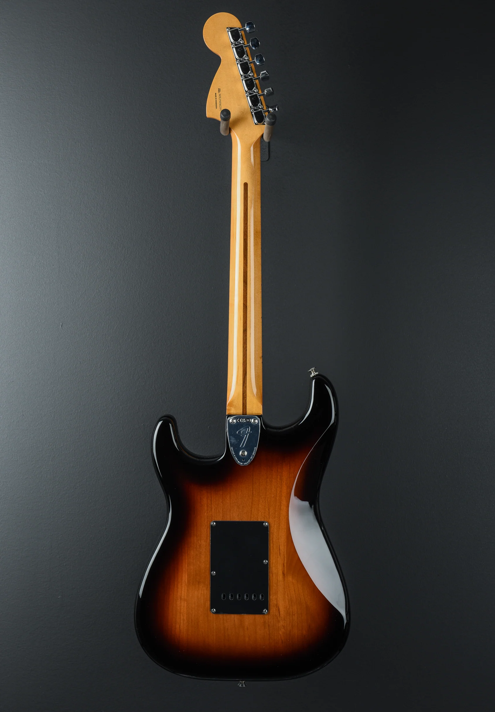 Vintera II 70's Stratocaster - 3 Color Sunburst w/Maple - Image 4