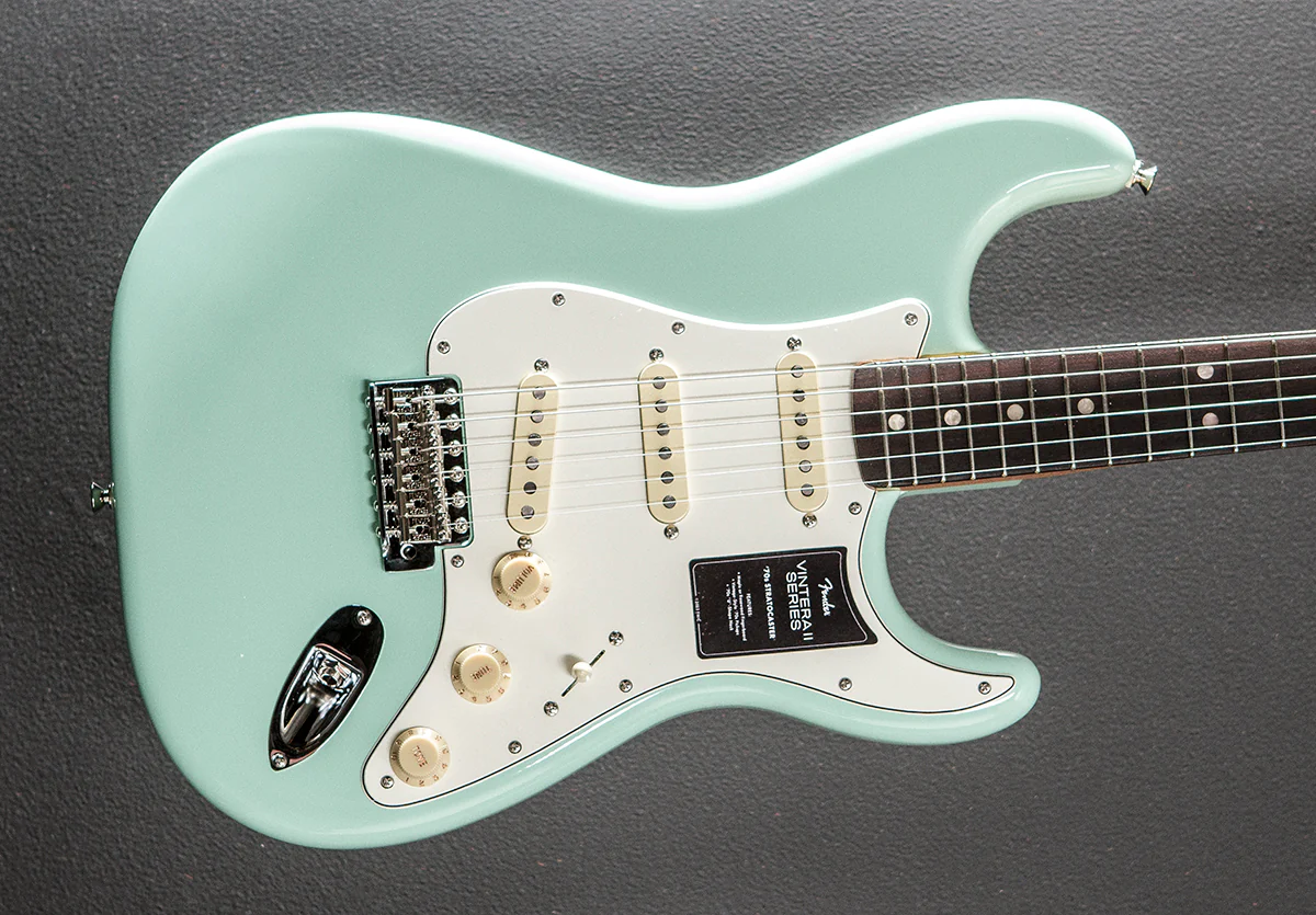 Vintera II 70's Stratocaster - Surf Green w/Rosewood